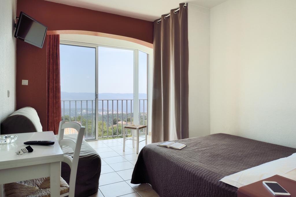 Hotel Alata Zimmer foto